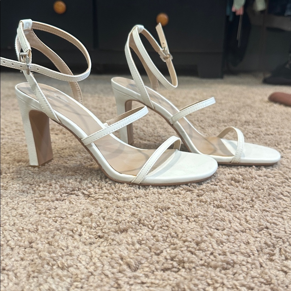Women’s white sandals - Picture 2 of 3